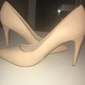 Express nude pumps